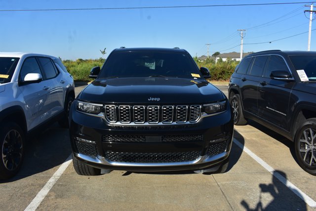 Used 2023 Jeep Grand Cherokee L Summit w/ Luxury Tech Group V AWD/4WD image 2