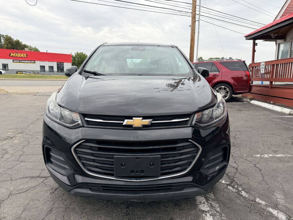 Used 2019 Chevrolet Trax LT w/ Redline Edition FWD image 2