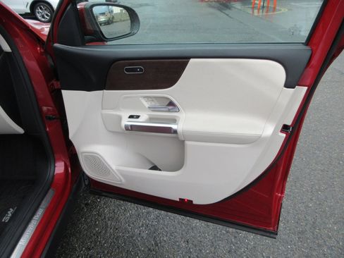 Used 2022 Mercedes-Benz GLB 250 4MATIC image 19