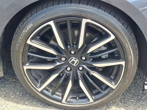 Used 2023 Honda Accord Touring image 9