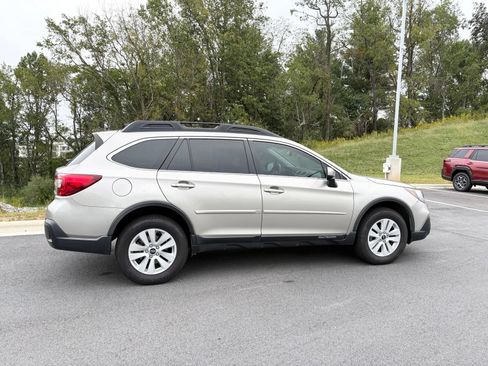 Used 2019 Subaru Outback 2.5i Premium AWD/4WD image 8