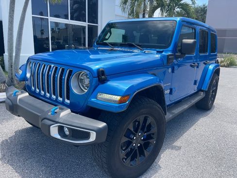 Used 2022 Jeep Wrangler Unlimited Sahara AWD/4WD image 38