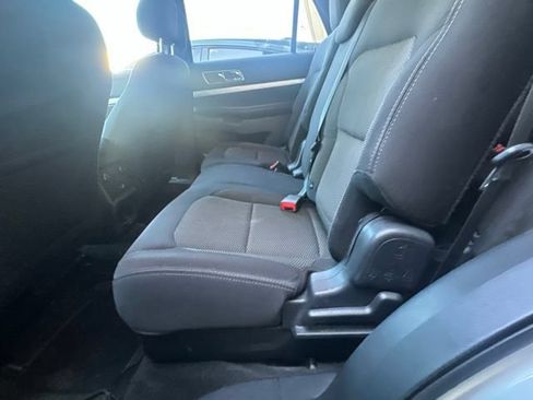 Used 2017 Ford Explorer XLT FWD image 5