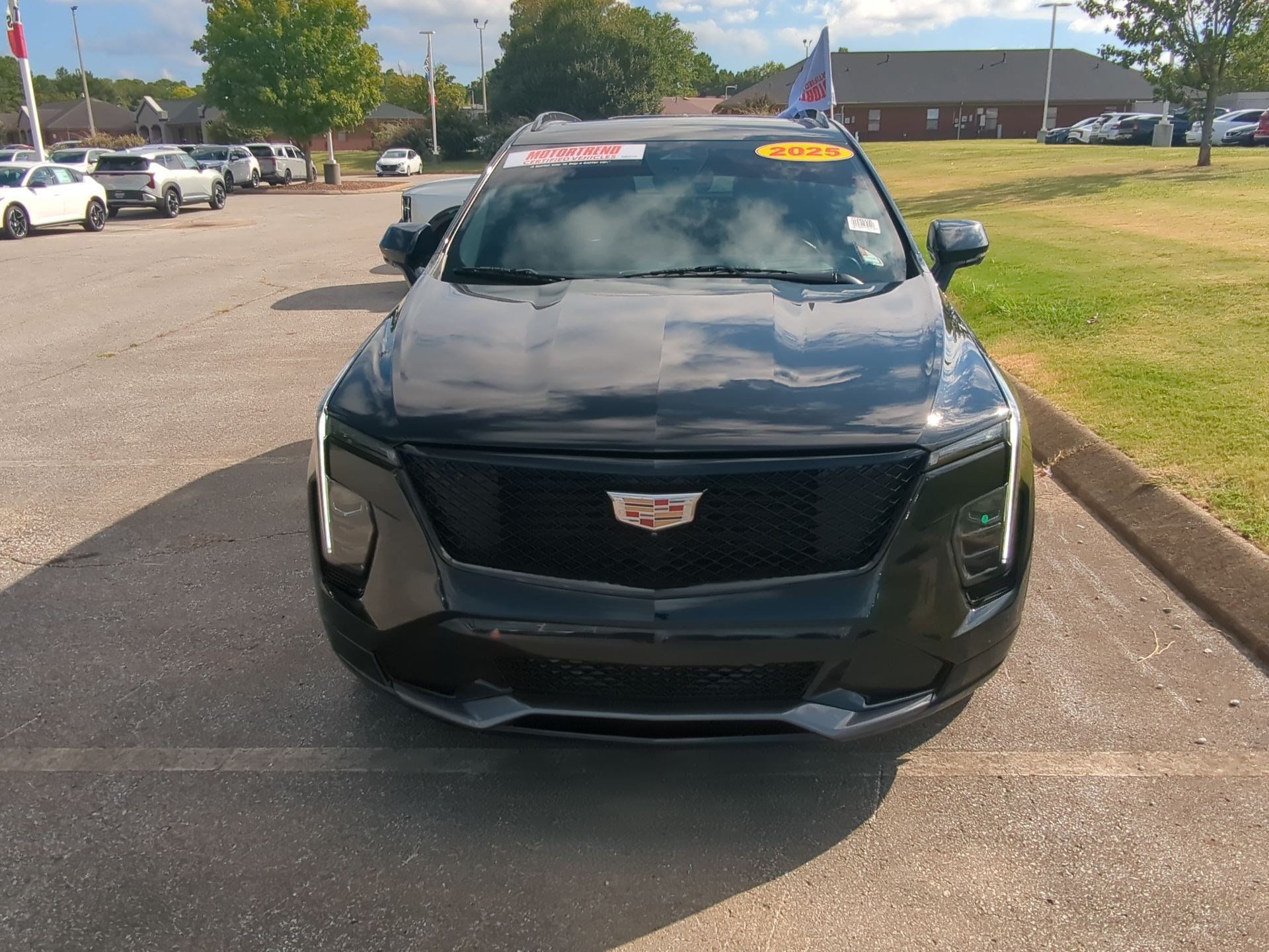 Used 2025 Cadillac XT4 Sport FWD image 3