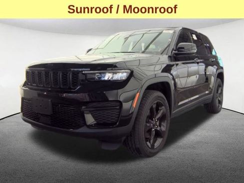 Used 2023 Jeep Grand Cherokee Altitude AWD/4WD image 4