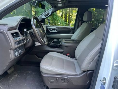 Used 2022 Chevrolet Suburban LT w/ Luxury Package AWD/4WD image 5