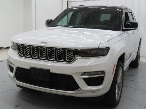 Used 2022 Jeep Grand Cherokee Summit w/ Advanced Protech Group IV AWD/4WD image 7