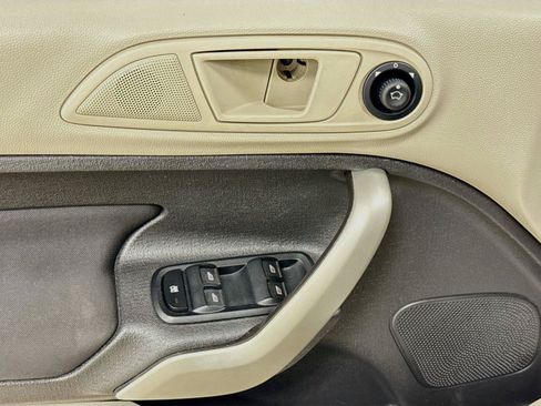 Used 2013 Ford Fiesta SE FWD image 16