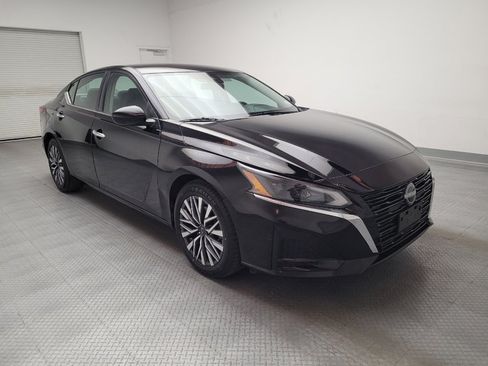 Used 2023 Nissan Altima 2.5 SV image 13