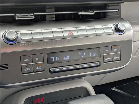 Used 2025 Hyundai Kona SEL image 16