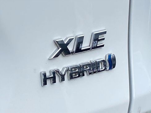 Used 2024 Toyota RAV4 XLE image 7