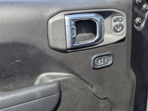 Used 2025 Jeep Wrangler Unlimited Rubicon w/ Convenience Group AWD/4WD image 16