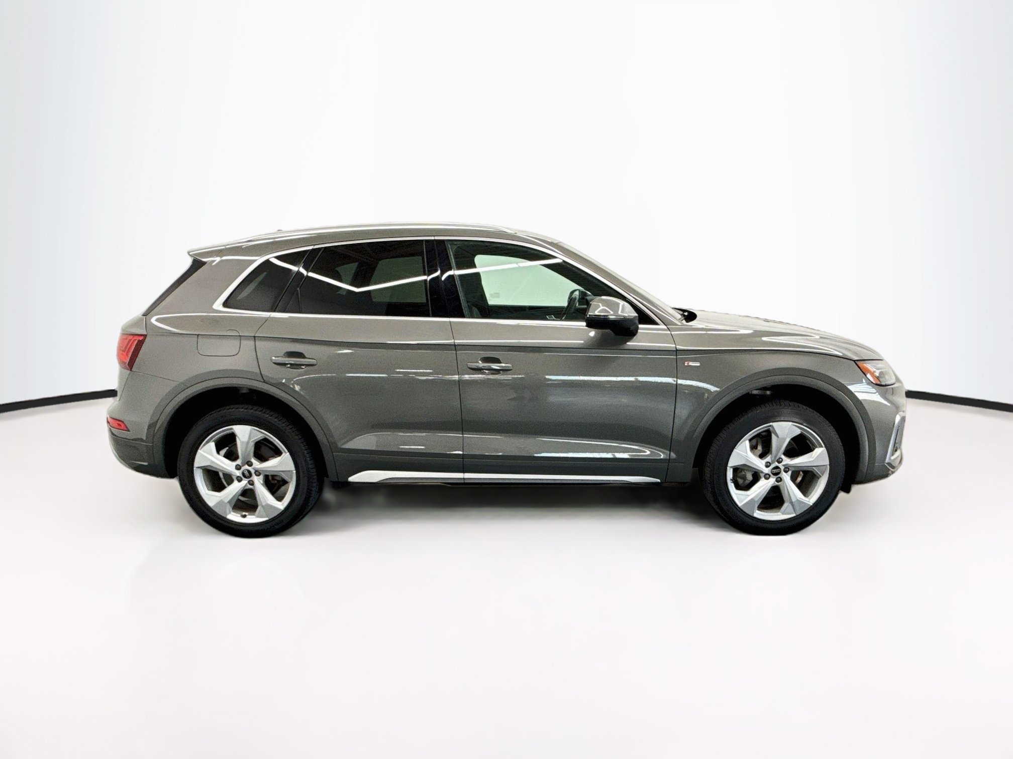 Used 2023 Audi Q5 2.0T Premium Plus w/ Premium Plus Package AWD/4WD image 10
