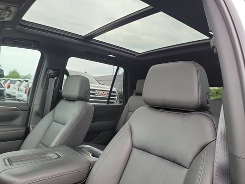 Used 2024 Chevrolet Tahoe Z71 w/ Luxury Package AWD/4WD image 7
