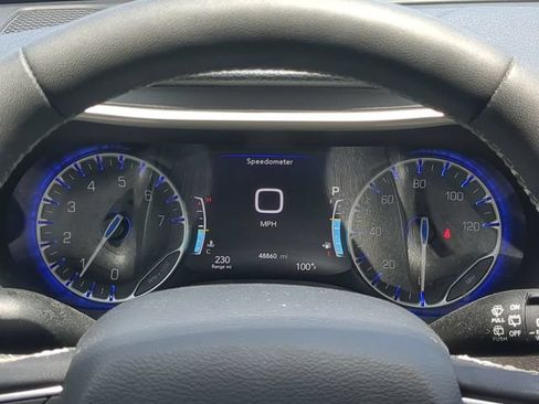 Used 2023 Chrysler Pacifica Touring-L FWD image 35