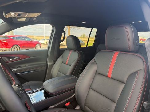 Certified 2025 Chevrolet Traverse RS w/ LPO, Illumination Package image 5