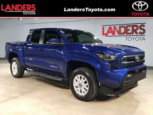 Certified 2025 Toyota Tacoma SR5 AWD/4WD image 1