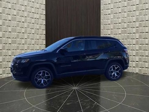 Used 2025 Jeep Compass Limited AWD/4WD image 8