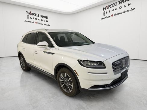 Certified 2022 Lincoln Nautilus FWD w/ Premium Package image 7