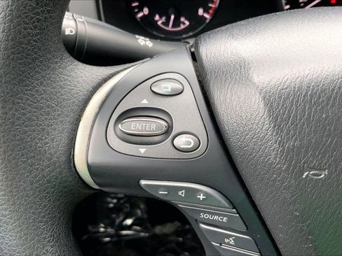 Used 2019 Nissan Pathfinder S image 17