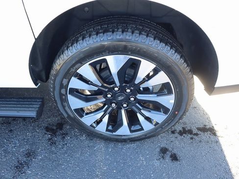 New 2025 Ford Expedition Max Platinum w/ Driver's Package image 21