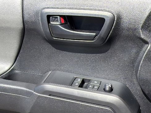 Used 2022 Toyota Tacoma SR5 w/ SR5 Appearance Package (SM) image 22