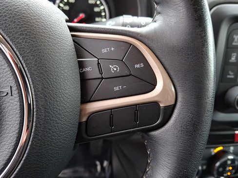 Used 2017 Jeep Renegade Trailhawk image 22