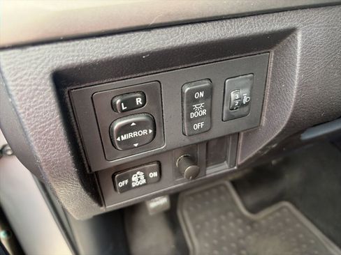 Used 2014 Toyota Tundra SR5 w/ SR5 Upgrade Package image 14