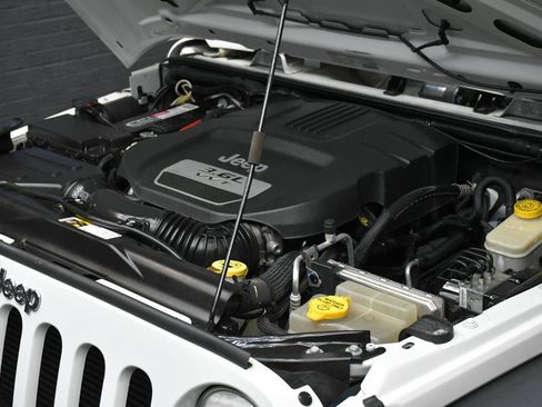 Used 2013 Jeep Wrangler Unlimited Sport w/ Connectivity Group AWD/4WD image 16