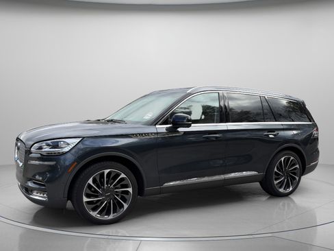 Used 2024 Lincoln Aviator Reserve w/ Equipment Group 201A image 2
