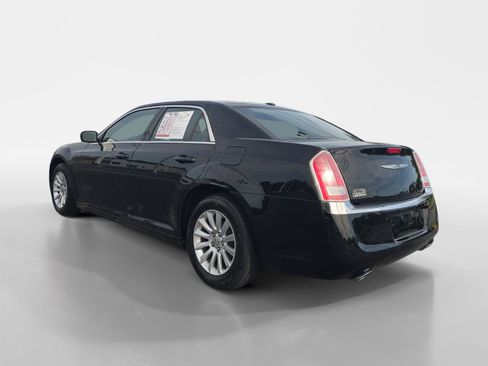 Used 2012 Chrysler 300 RWD image 3