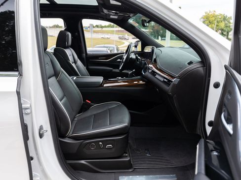 Used 2023 Cadillac Escalade Premium Luxury image 20
