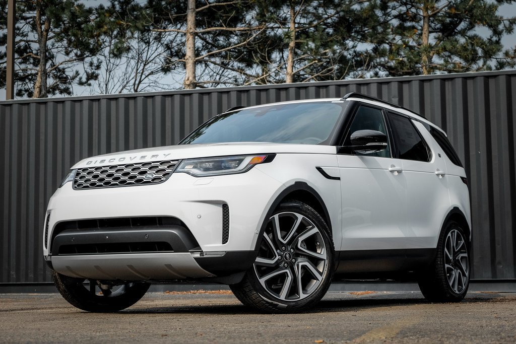 Used 2025 Land Rover Discovery S AWD/4WD image 1