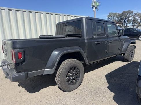 Used 2021 Jeep Gladiator Sport image 4