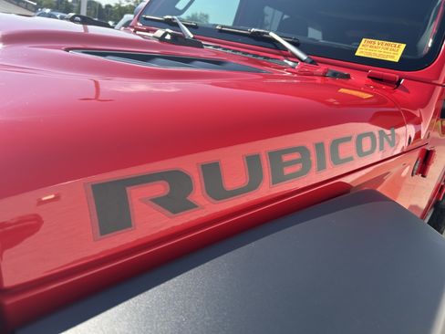 Used 2025 Jeep Wrangler Unlimited Rubicon AWD/4WD image 9
