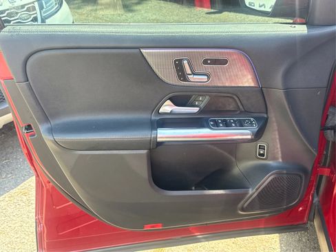Used 2021 Mercedes-Benz GLA 250 4MATIC w/ Premium Package image 18