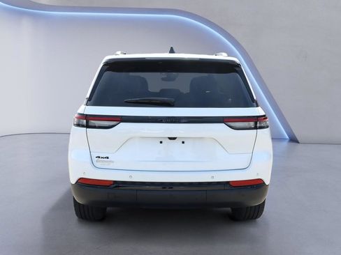 Used 2023 Jeep Grand Cherokee Altitude image 6