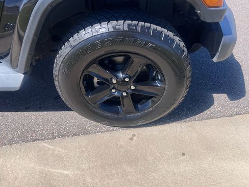 Used 2021 Jeep Wrangler Unlimited Sahara image 4