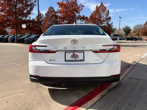 Used 2025 Toyota Camry LE image 7