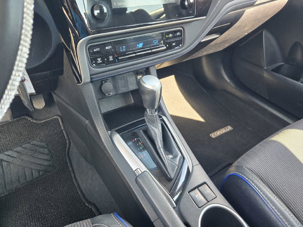 Used 2018 Toyota Corolla SE w/ Protection Package FWD image 17