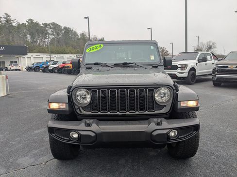 Used 2024 Jeep Gladiator Sport image 2