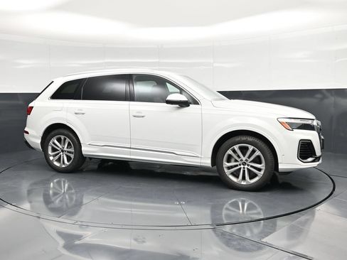 Used 2025 Audi Q7 3.0T Premium Plus AWD/4WD image 3