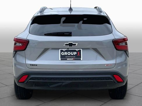 Used 2025 Chevrolet Trax RS FWD image 6
