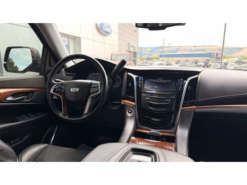 Used 2016 Cadillac Escalade Premium AWD/4WD image 14