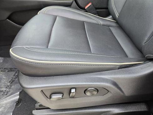 Used 2025 Chevrolet Suburban Premier RWD image 23