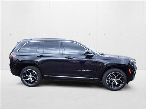 New 2025 Jeep Grand Cherokee Summit image 5