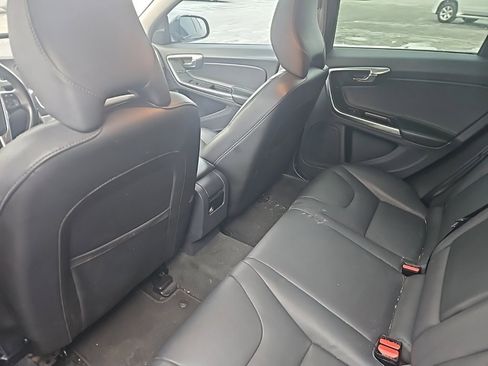 Used 2018 Volvo V60 T5 Cross Country w/ Convenience Package image 13