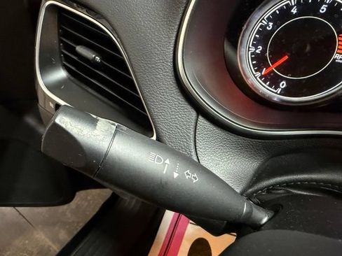 Used 2021 Jeep Cherokee Latitude Plus FWD image 33