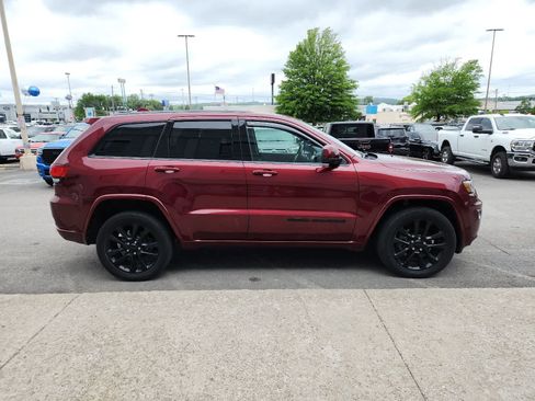 Used 2019 Jeep Grand Cherokee Altitude AWD/4WD image 6