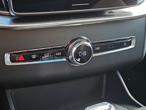 New 2026 Volvo XC90 B6 Ultra w/ Protection Package AWD/4WD image 14